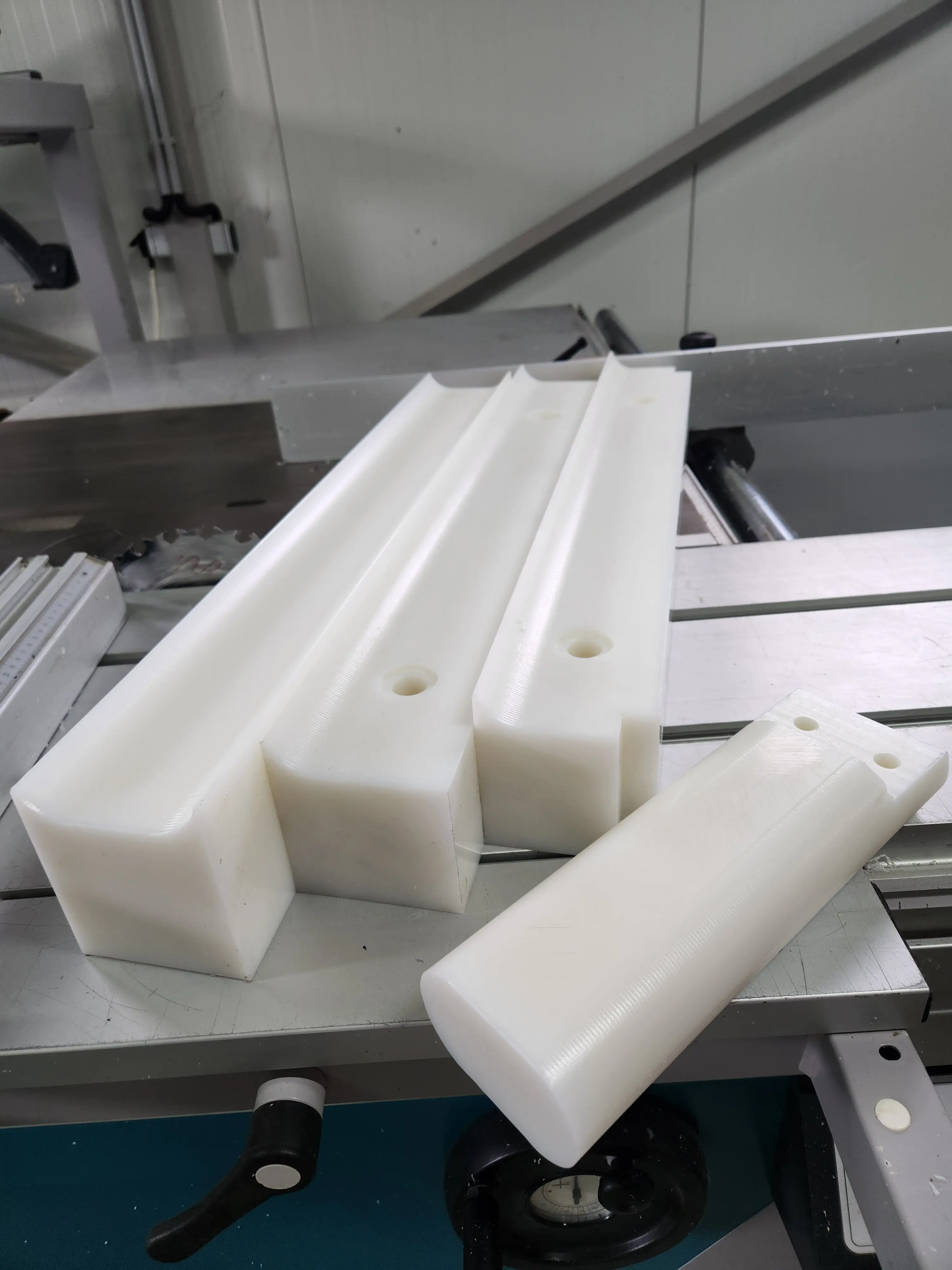 Vođice i klizači u seriji