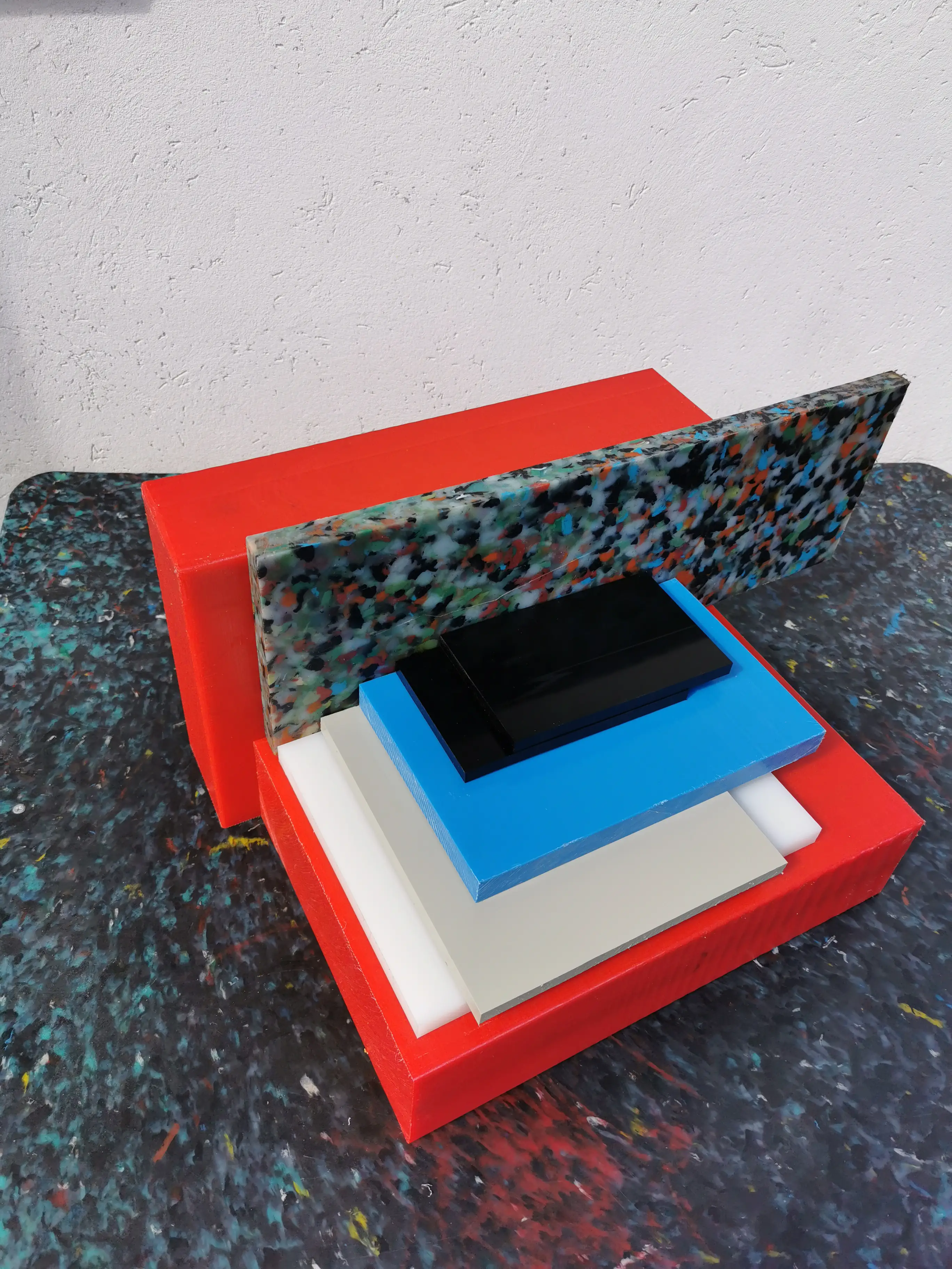 Tehničke plastične ploče u različitim bojama i materijalima