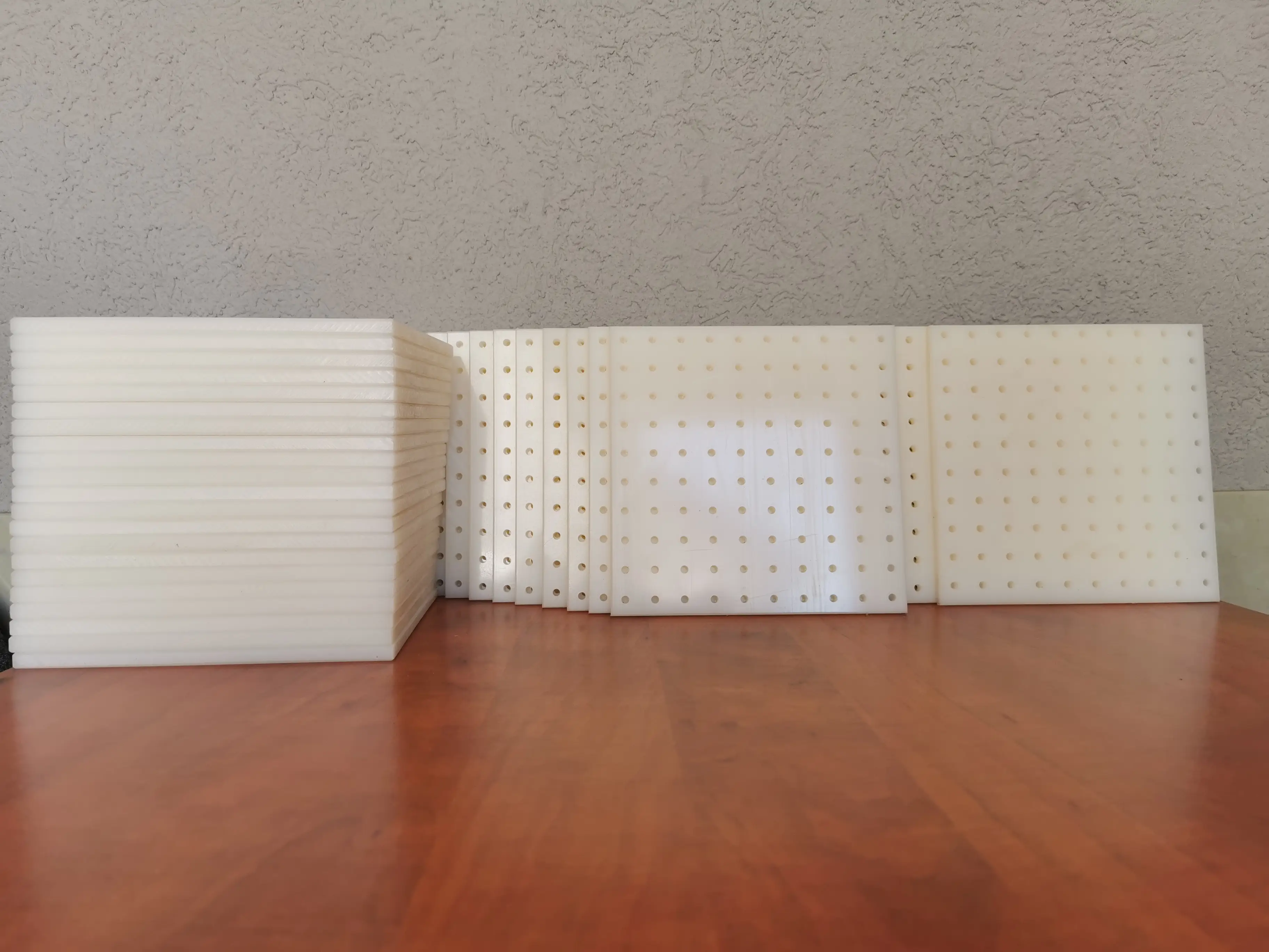 Perforirana ploča od tehničke plastike